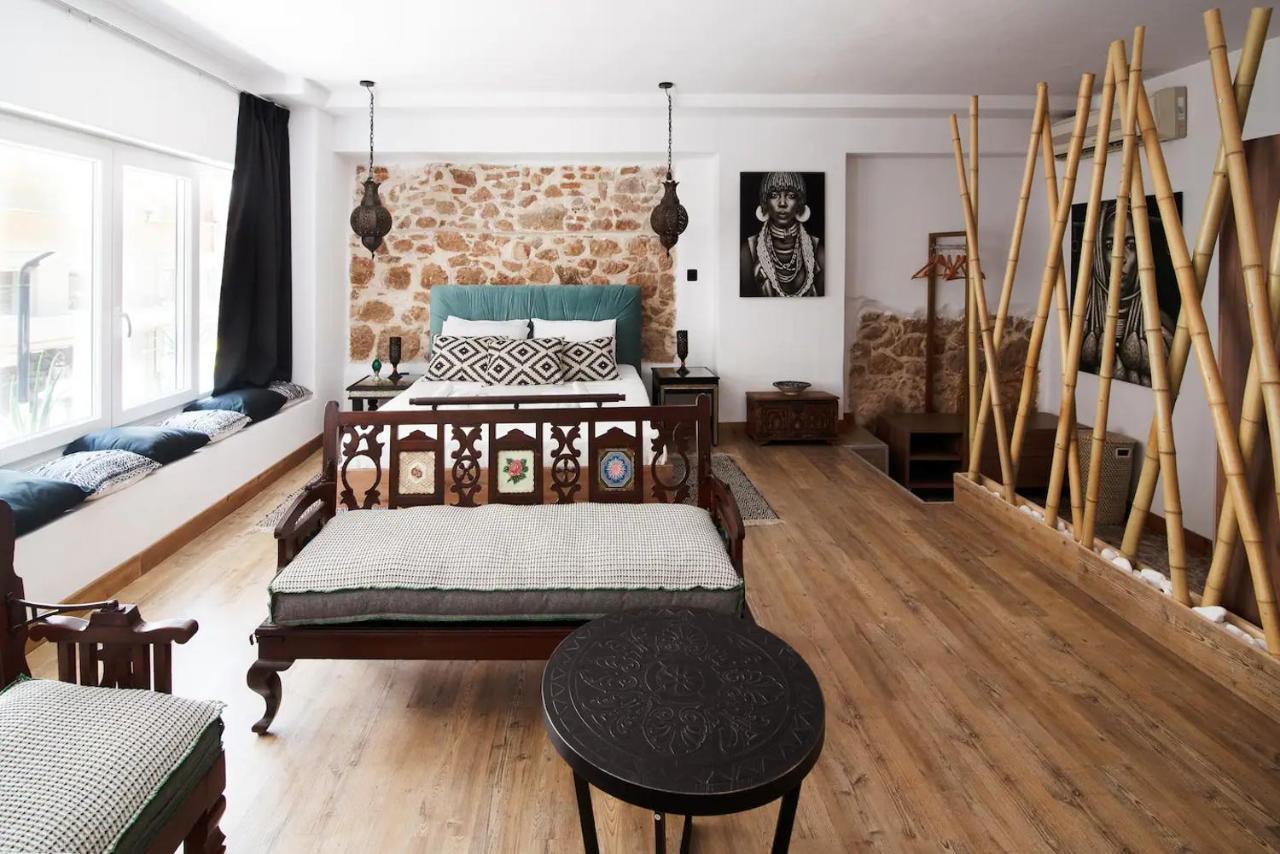 Hard Loft διακοσμημένο σε λευκό φόντο. Apartament